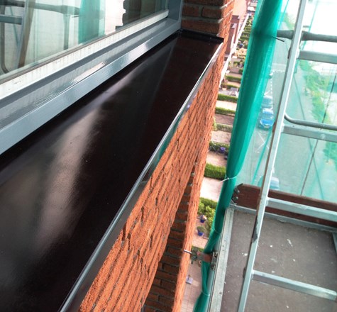 Nano Coating beschermt het materiaal en herstelt de kleur.