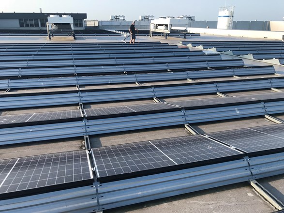 Zonnepanelen reinigen met osmosewater